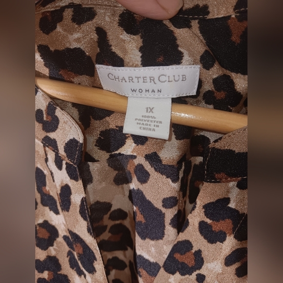 Leopard Print Button-Up Blouse - Picture 4 of 6